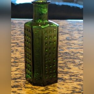 Beautiful! Antique Emerald Green FLAT BACK Poison Bottle!